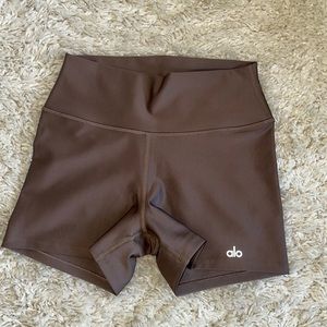 Alo yoga airlift shorts 3”